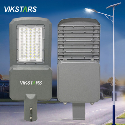 comprar Luzes de rua 50w das energias solares IP65 com controle claro para a iluminação das estradas fabricação em linha